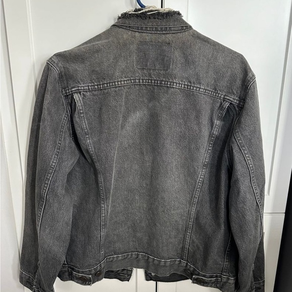 Vintage Levi’s Denim Jacket - Picture 2 of 4